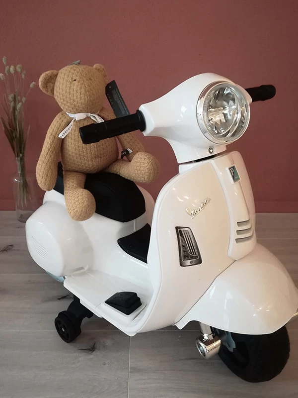 Electrische Vespa Scooter Creme 9 Electrische Vespa Scooter Creme - Afbeelding 7